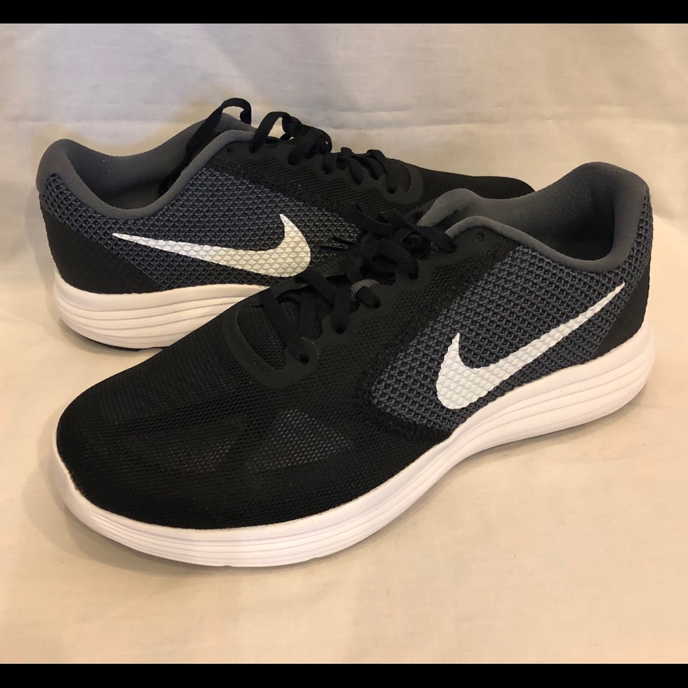 9.5w Nike running shoes